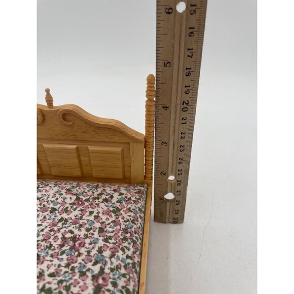 Decorative Miniature Wooden Bed Floral Mattress Dollhouses 5x2x5approx. - Picture 6 of 8